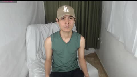 Snapshot of adam_sinclair chatting on 11.21.25 adam_sinclair online show from 11.21.25