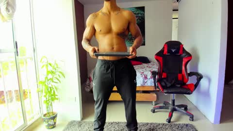 Snapshot of adam_valencia chatting on 10.03.25 Adam Valencia online show from 10.03.25