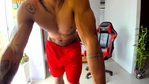 Snapshot of adam_valencia chatting on 11.06.25 Adam Valencia online show from 11.06.25