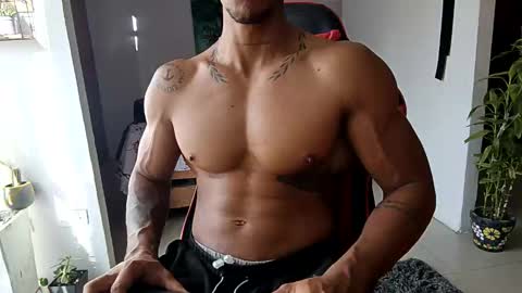 Snapshot of adam_valencia chatting on 11.17.25 Adam Valencia online show from 11.17.25