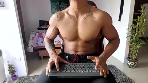 Snapshot of adam_valencia chatting on 11.20.25 Adam Valencia online show from 11.20.25