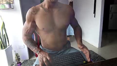 Snapshot of adam_valencia chatting on 12.01.25 Adam Valencia online show from 12.01.25