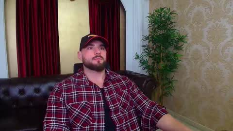 Snapshot of adamjameson chatting on 11.01.25 AdamJameson online show from 11.01.25