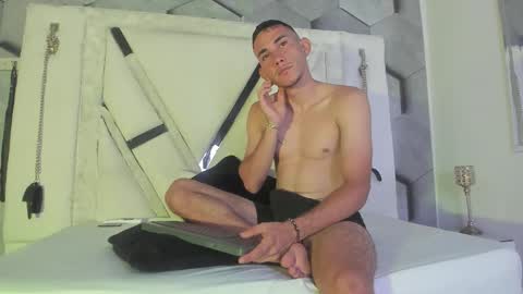 Snapshot of adammendoza34 chatting on 09.19.25 adammendoza34 online show from 09.19.25