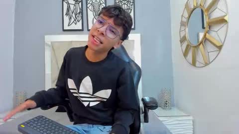 Adams Bobby online show from 12.21.25