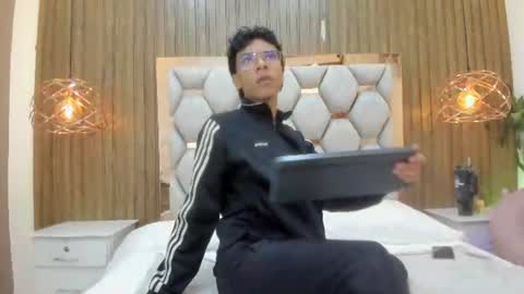 Snapshot of adams_bobby chatting on 06.18.26 Adams Bobby online show from 06.18.26