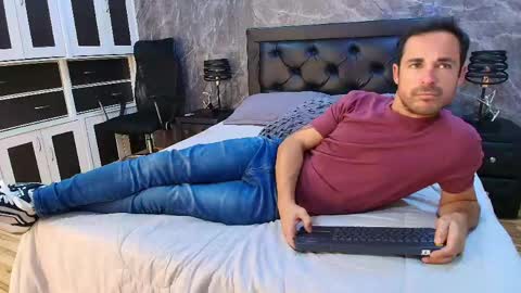 Im Adams Sanz online show from 04.23.26