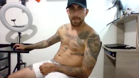 Snapshot of adan_carter chatting on 10.16.25 adan_carter online show from 10.16.25