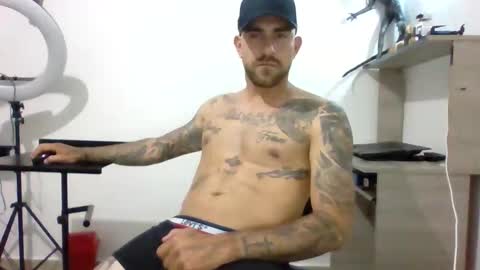 Snapshot of adan_carter chatting on 10.17.25 adan_carter online show from 10.17.25