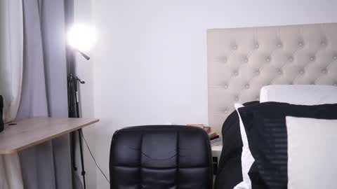 Adan Johns online show from 02.11.25