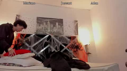 Snapshot of adan_oriol chatting on 10.26.25 Adan Oriol online show from 10.26.25