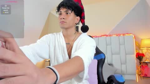 Snapshot of adan_oriol chatting on 12.03.25 Adan Oriol online show from 12.03.25