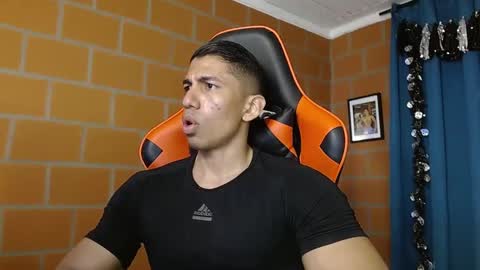 Adan Sin online show from 02.17.25