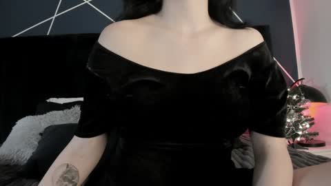 Snapshot of adeelinee chatting on 12.23.24 Ade online show from 12.23.24