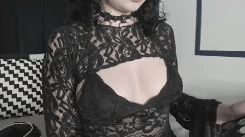 Snapshot of adeelinee chatting on 01.11.25 Ade online show from 01.11.25