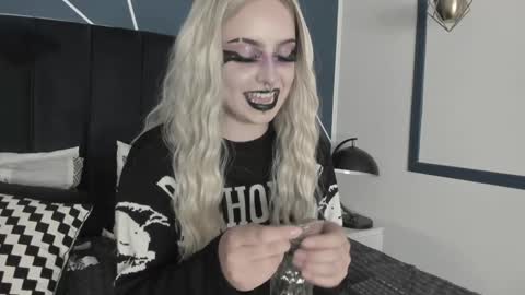 Snapshot of adeelinee chatting on 01.30.25 Ade online show from 01.30.25