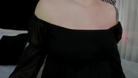 Snapshot of adeelinee chatting on 09.26.25 Ade online show from 09.26.25