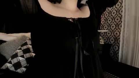 Snapshot of adeelinee chatting on 11.22.25 Ade online show from 11.22.25