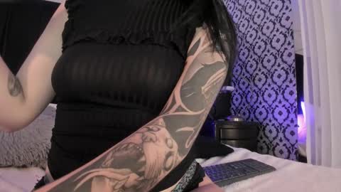 Snapshot of adeelinee chatting on 11.26.25 Ade online show from 11.26.25