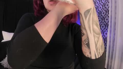 Snapshot of adeelinee chatting on 11.28.25 Ade online show from 11.28.25