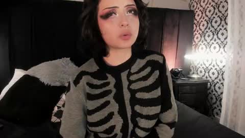 Snapshot of adeelinee chatting on 12.21.25 Ade online show from 12.21.25