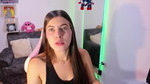 Snapshot of adela_parker chatting on 10.03.25 Adela Parker  online show from 10.03.25