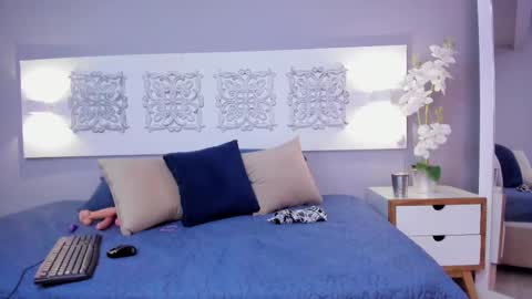 Adela Worsth online show from 03.11.25