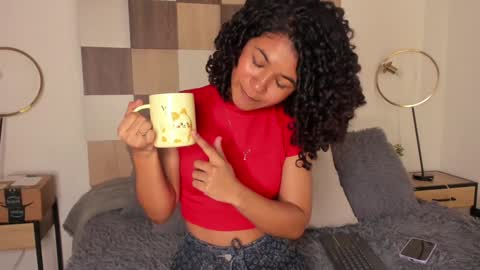 Snapshot of adele_carter_ chatting on 01.05.25 Andrea online show from 01.05.25