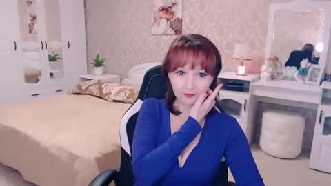 Snapshot of adelemoran chatting on 01.25.25 AdeleMoran online show from 01.25.25