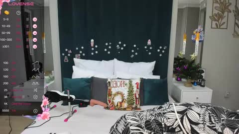 Snapshot of adelina_cowell chatting on 01.18.25 Adelina online show from 01.18.25