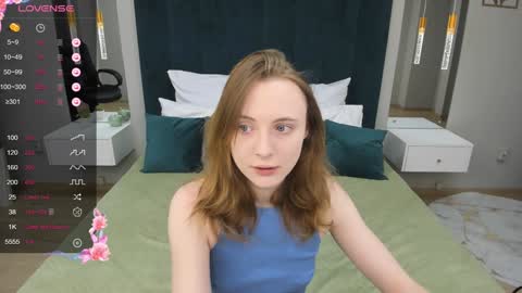 Snapshot of adelina_cowell chatting on 01.28.25 Adelina online show from 01.28.25