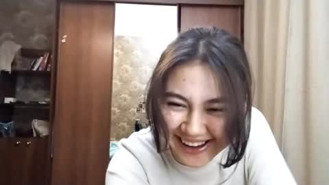 Snapshot of adelinehaefner chatting on 11.27.25 Anna online show from 11.27.25