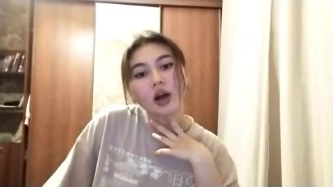 Snapshot of adelinehaefner chatting on 12.16.25 Anna online show from 12.16.25