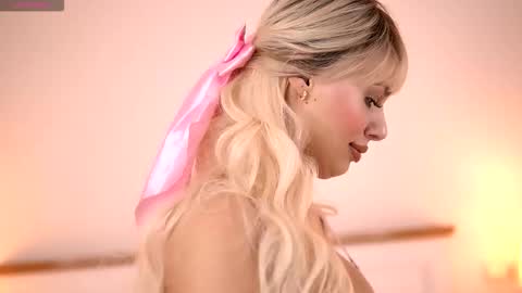 Snapshot of adelineking chatting on 10.02.25 Ade online show from 10.02.25