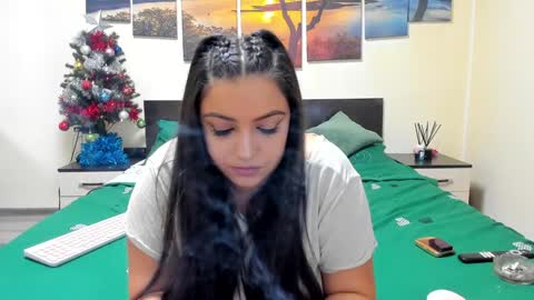 Snapshot of adellineee chatting on 12.30.24 Adellineee online show from 12.30.24