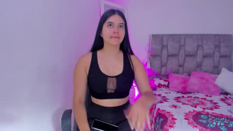 Snapshot of adhara__evanss chatting on 11.28.25 online show from 11.28.25