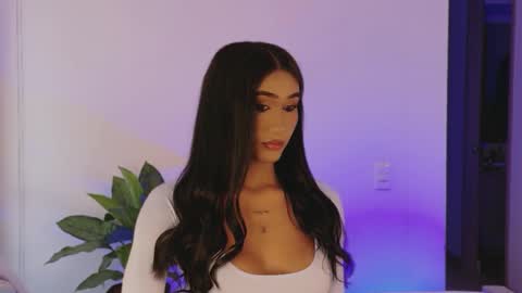 Isabellafirst online show from 09.28.25