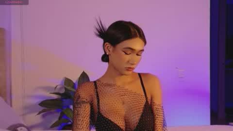 Isabellafirst online show from 10.04.25