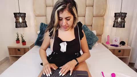 AdharaSmithh online show from 01.20.25