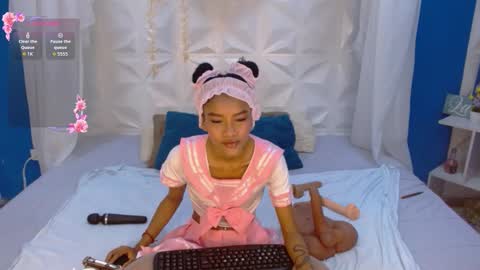 adisson_petite1 online show from 02.10.26