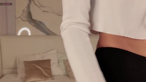 adoracortes online show from 11.17.25