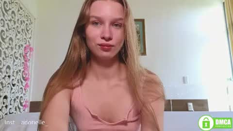 Snapshot of adorielle chatting on 06.18.26 Lia online show from 06.18.26