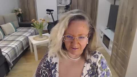 Snapshot of adrena_ chatting on 03.09.25 Cryna online show from 03.09.25