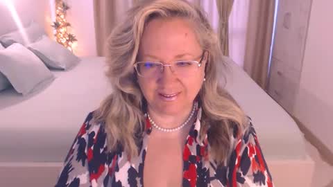 Snapshot of adrena_ chatting on 10.12.25 Cryna online show from 10.12.25