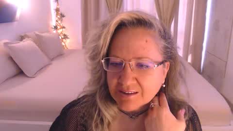 Snapshot of adrena_ chatting on 11.01.25 Cryna online show from 11.01.25