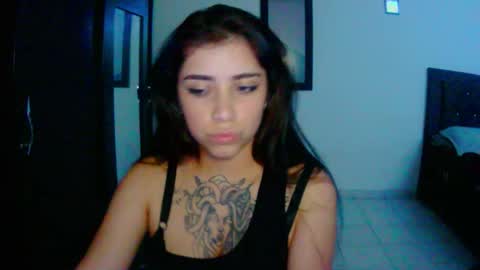 Snapshot of adri_gomez1 chatting on 11.17.25 online show from 11.17.25