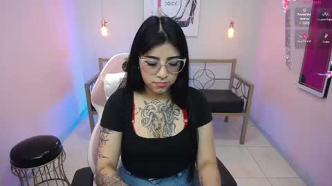 Snapshot of adri_gomez_1 chatting on 06.13.26 Adri online show from 06.13.26