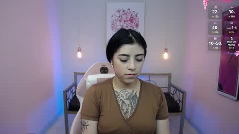 Snapshot of adri_gomez_1 chatting on 06.14.26 Adri online show from 06.14.26