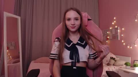 Snapshot of adria_arjona chatting on 11.14.25 Eva online show from 11.14.25