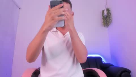 Snapshot of adrian_lux_ chatting on 04.02.26 adrian_lux_ online show from 04.02.26